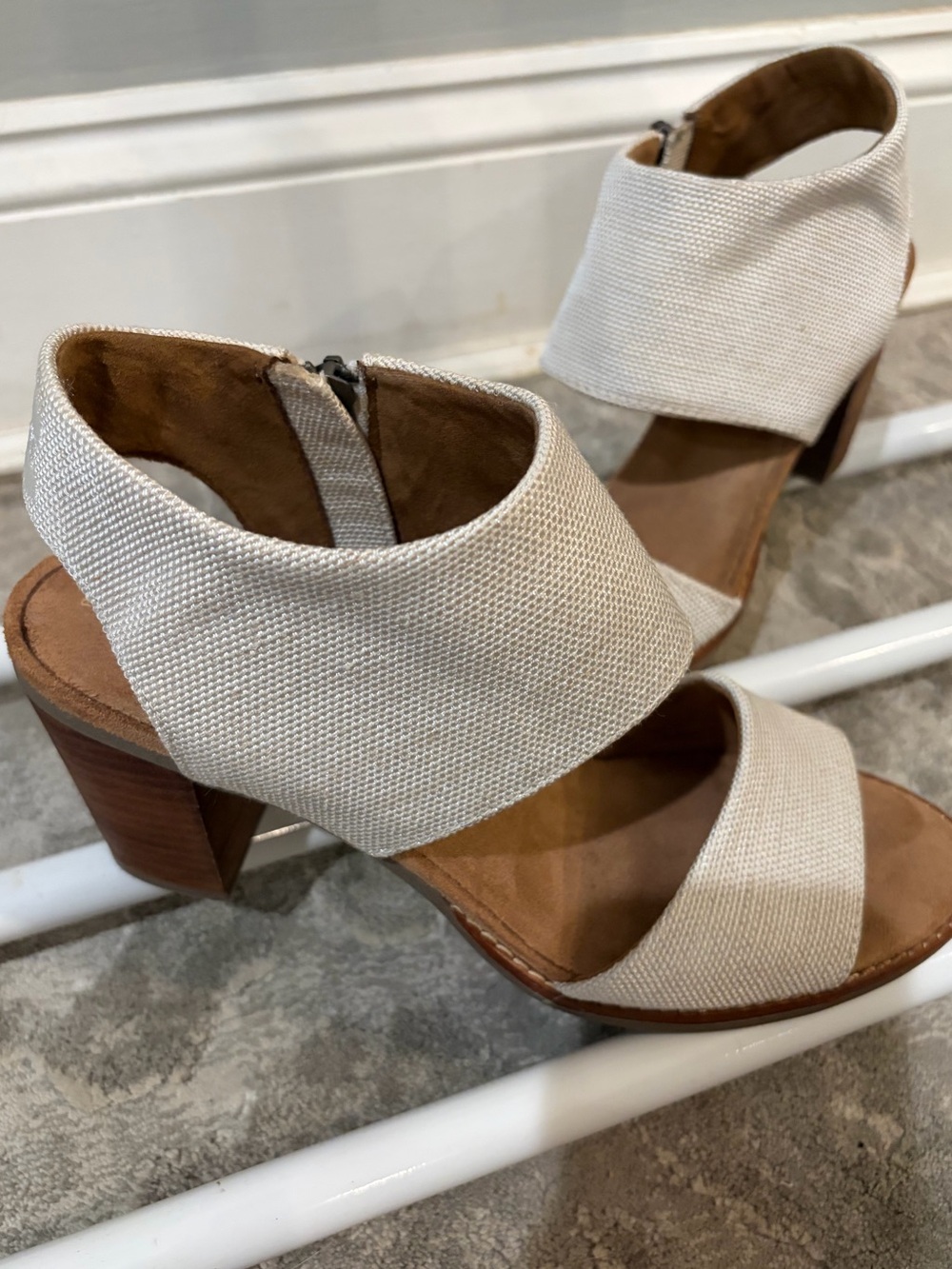 Toms Majorca Cutout Cream Canvas Block Heel Sandals size 8